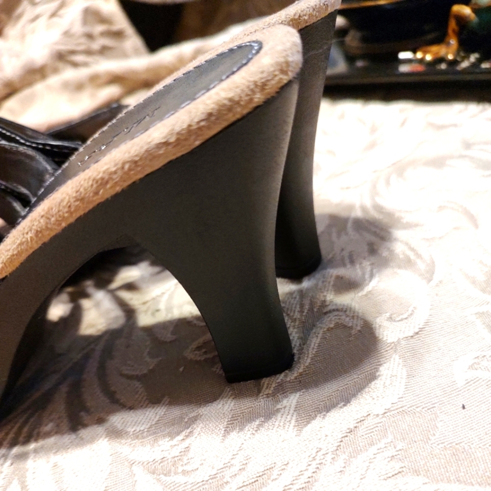 🖤(Reduced) Adorable Vtg Deadstock Black & Tan Strappy Slide Buckle Heels - 7.5M - Picture 6 of 16